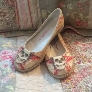 Size 7 Streetfly skull flats